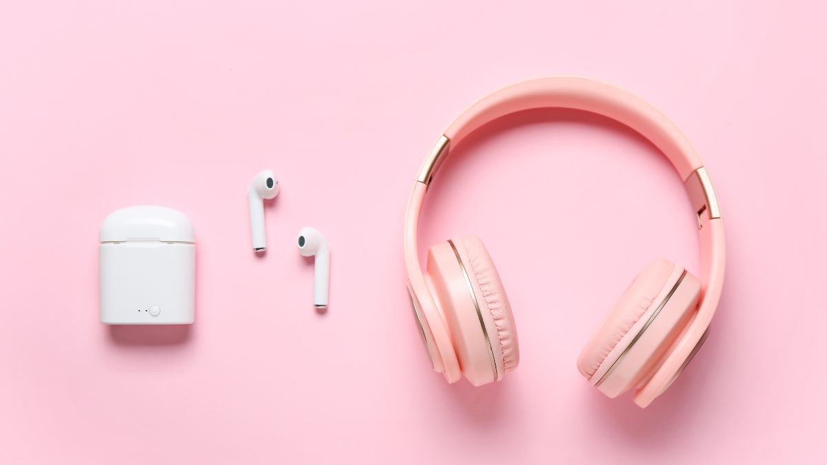 Desain Headset dan Earphone (Canva.com) Desain Headset dan Earphone (Canva.com)
