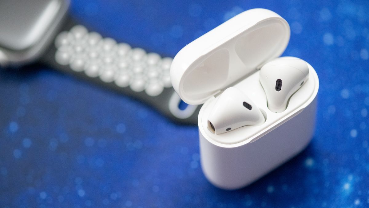 Simpan Earphone Bluetooth (Canva.com)