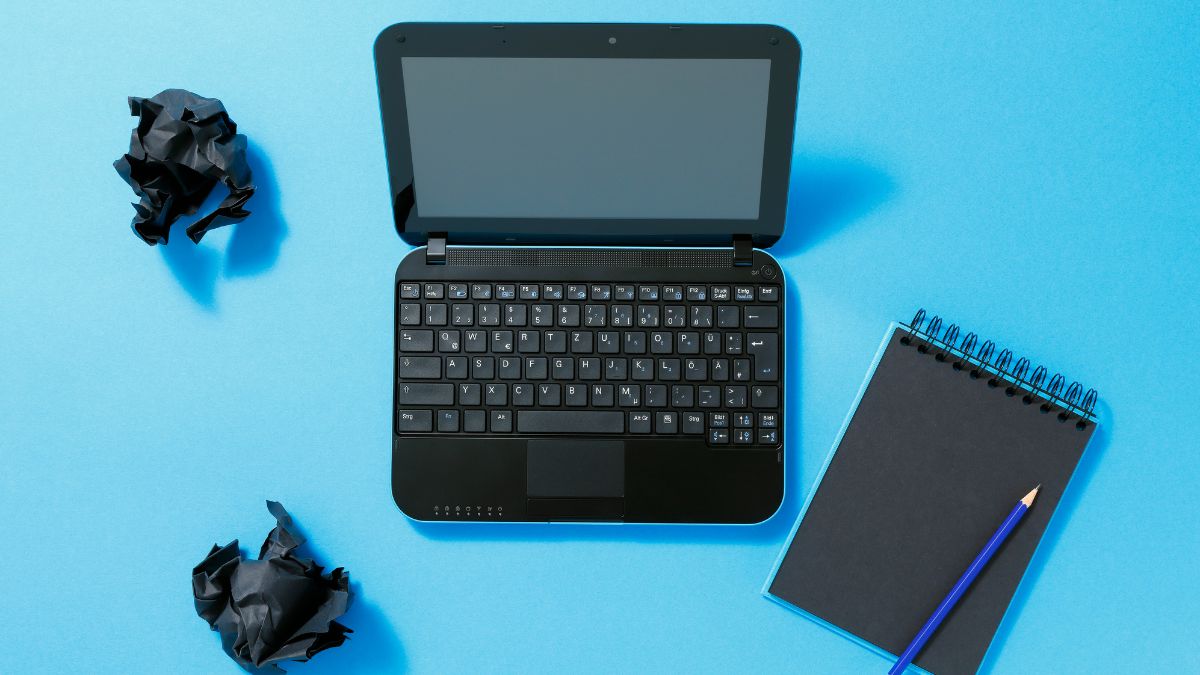 Ukuran Netbook dan Notebook (Canva.com) Ukuran Netbook dan Notebook (Canva.com)